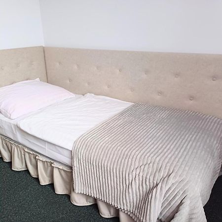 Hotel I Restauracja Borowianka Ostrow Wielkopolski Luaran gambar