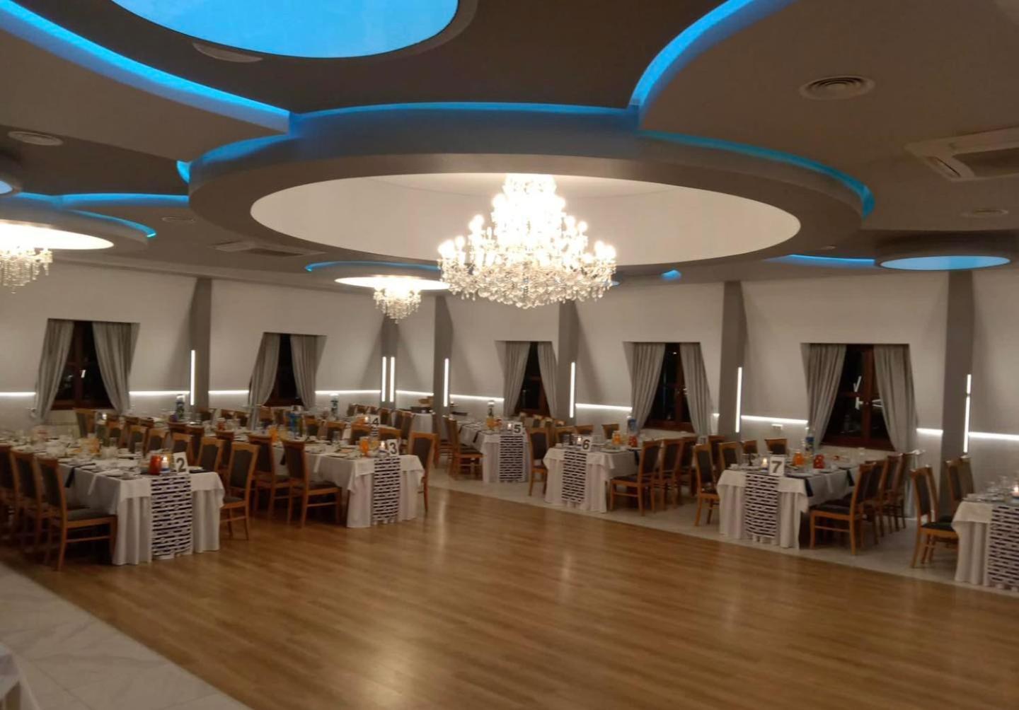 Hotel I Restauracja Borowianka Ostrow Wielkopolski Luaran gambar