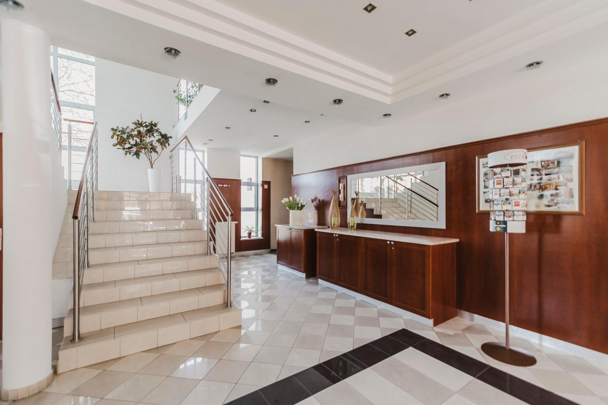 Hotel I Restauracja Borowianka Ostrow Wielkopolski Luaran gambar