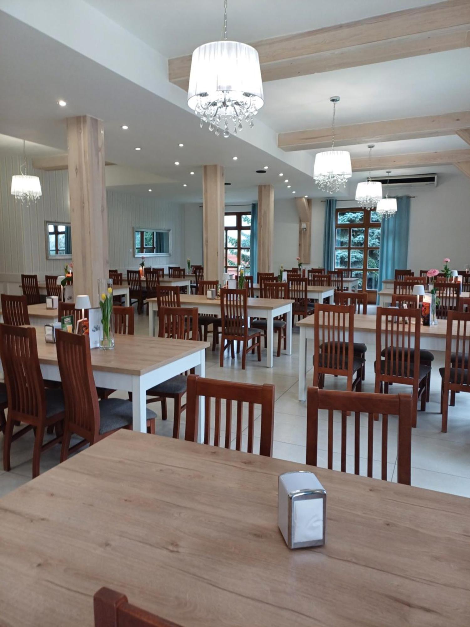 Hotel I Restauracja Borowianka Ostrow Wielkopolski Luaran gambar