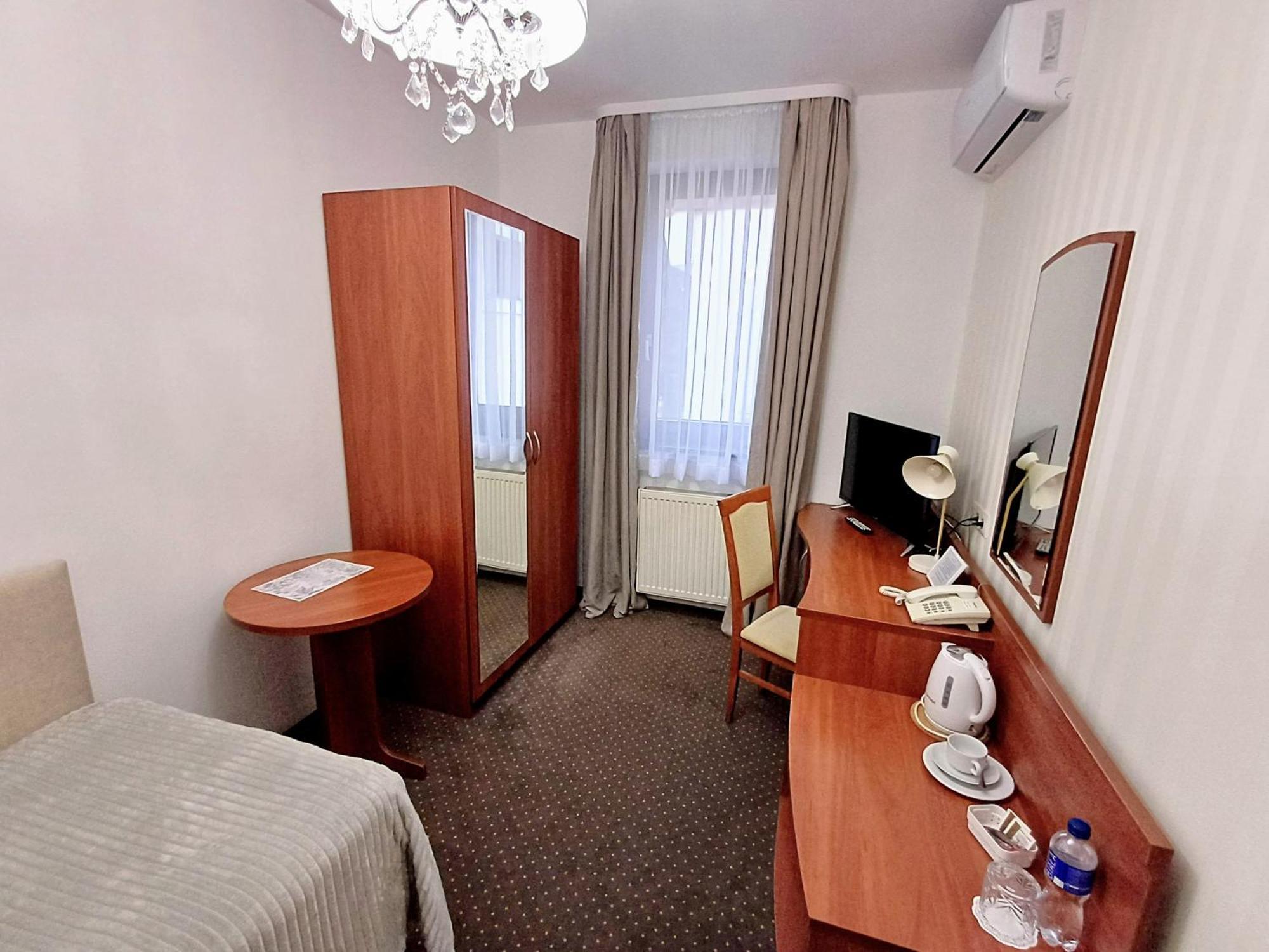Hotel I Restauracja Borowianka Ostrow Wielkopolski Luaran gambar