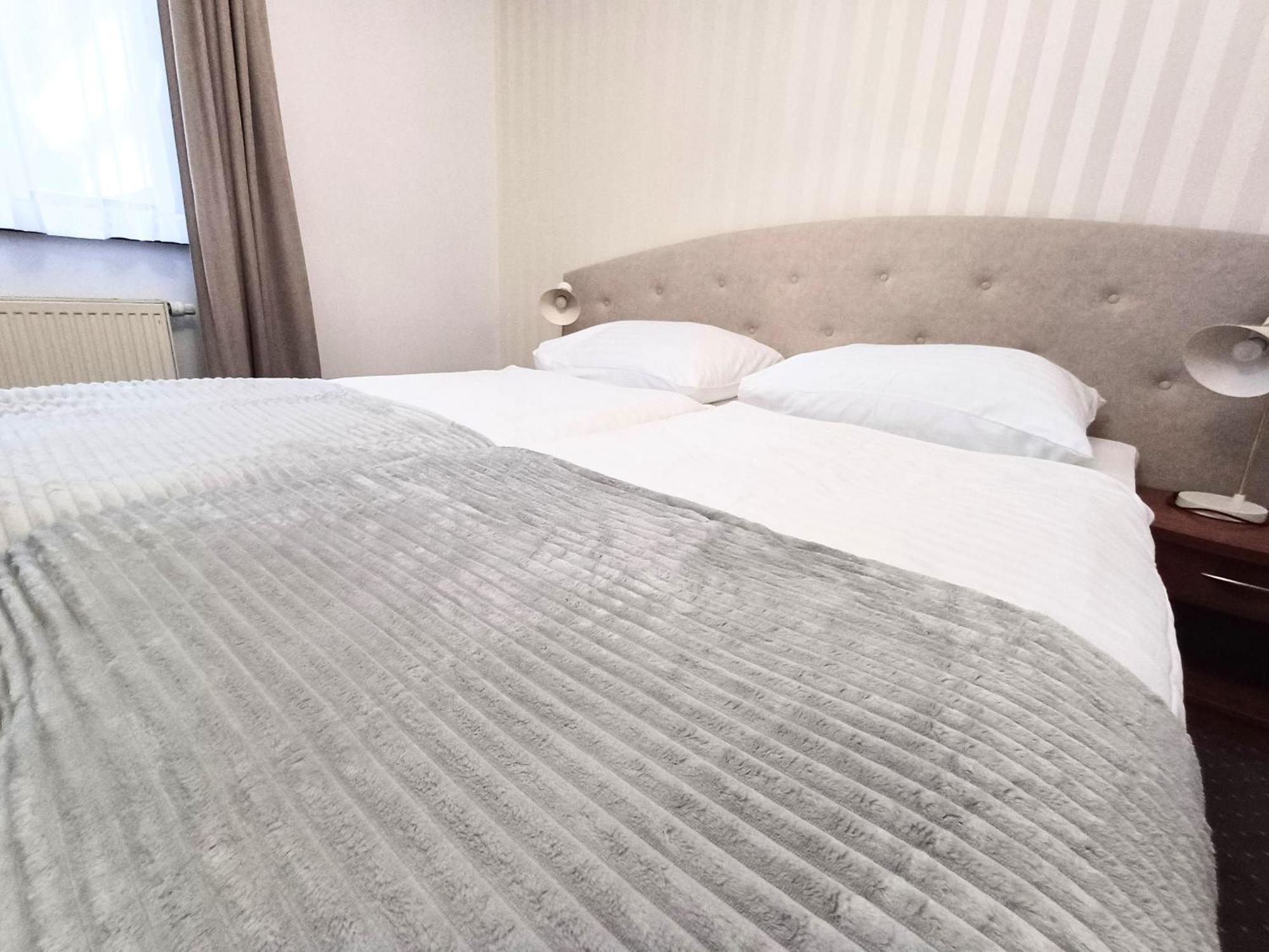 Hotel I Restauracja Borowianka Ostrow Wielkopolski Luaran gambar