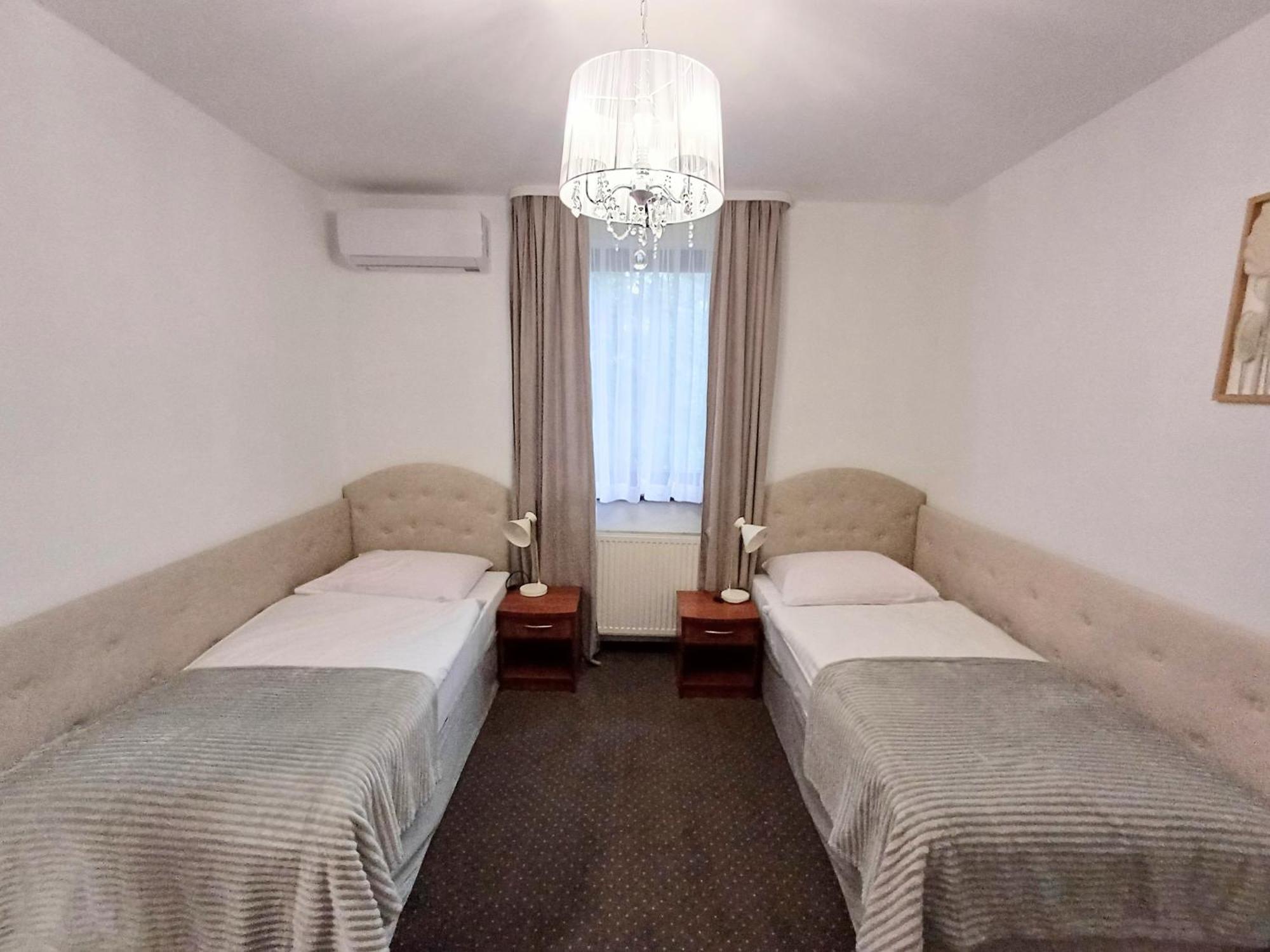 Hotel I Restauracja Borowianka Ostrow Wielkopolski Luaran gambar