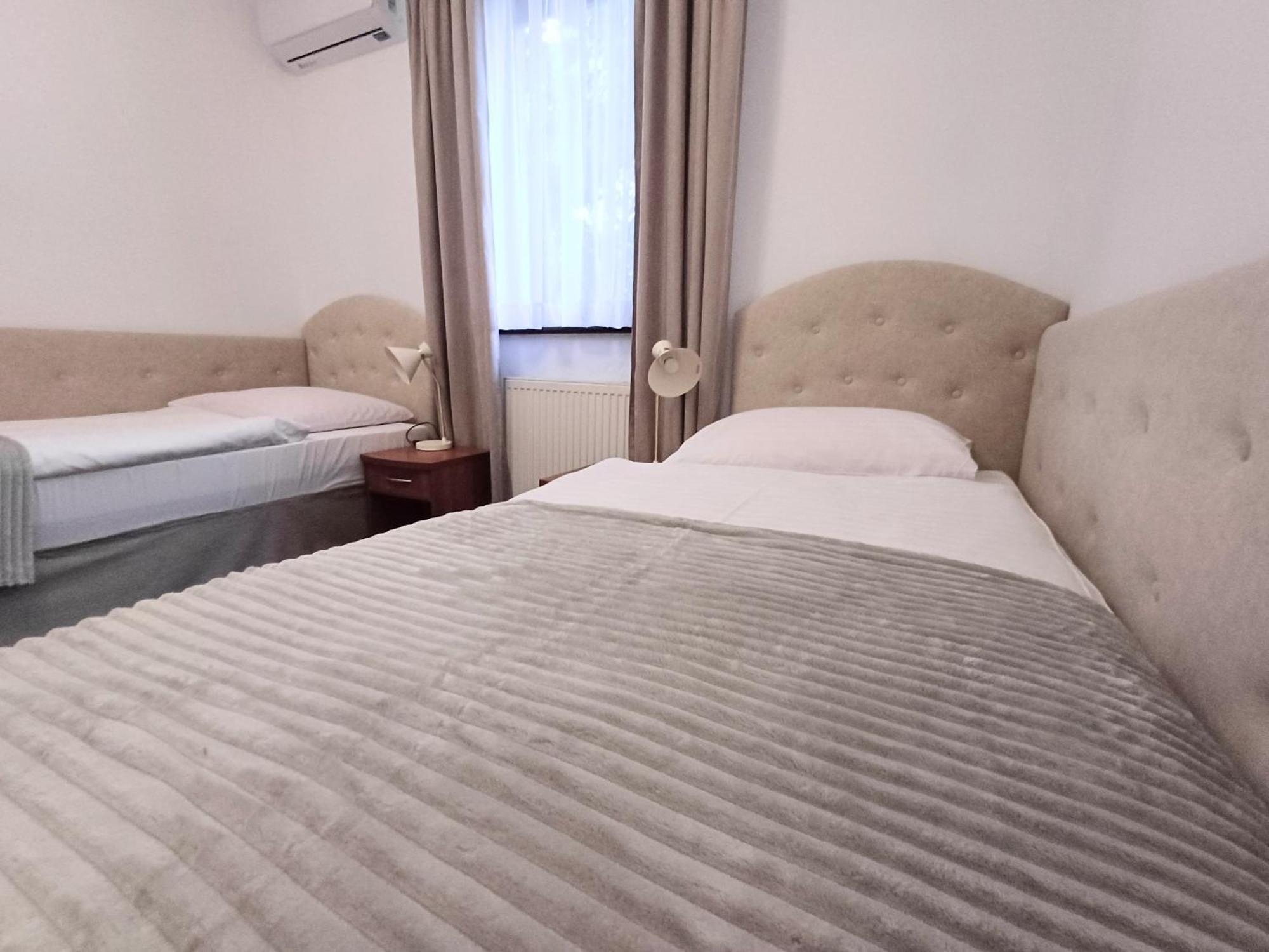 Hotel I Restauracja Borowianka Ostrow Wielkopolski Luaran gambar