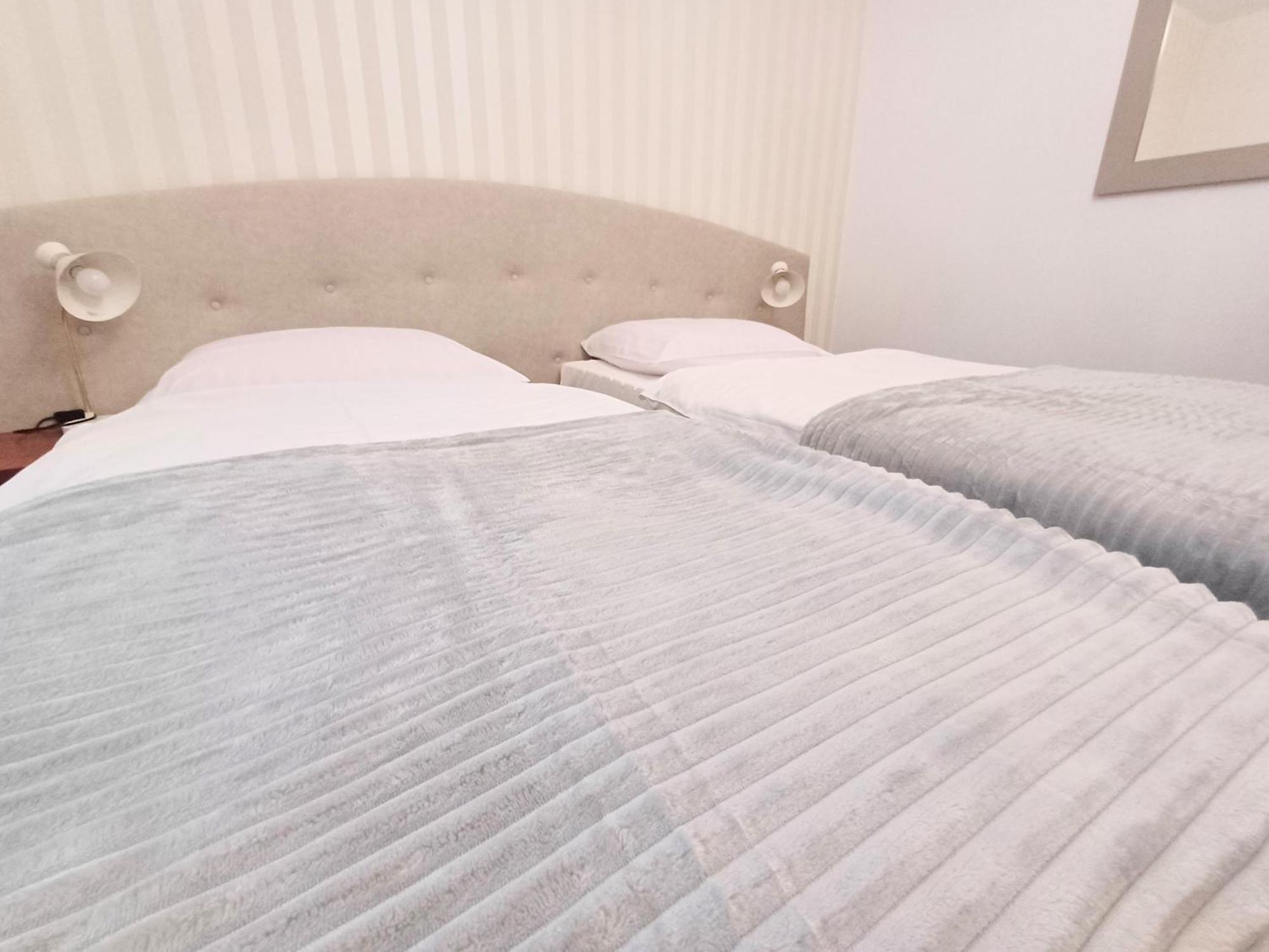 Hotel I Restauracja Borowianka Ostrow Wielkopolski Luaran gambar