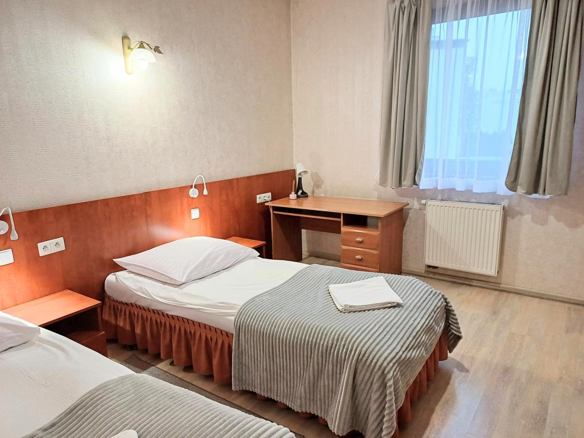Hotel I Restauracja Borowianka Ostrow Wielkopolski Luaran gambar