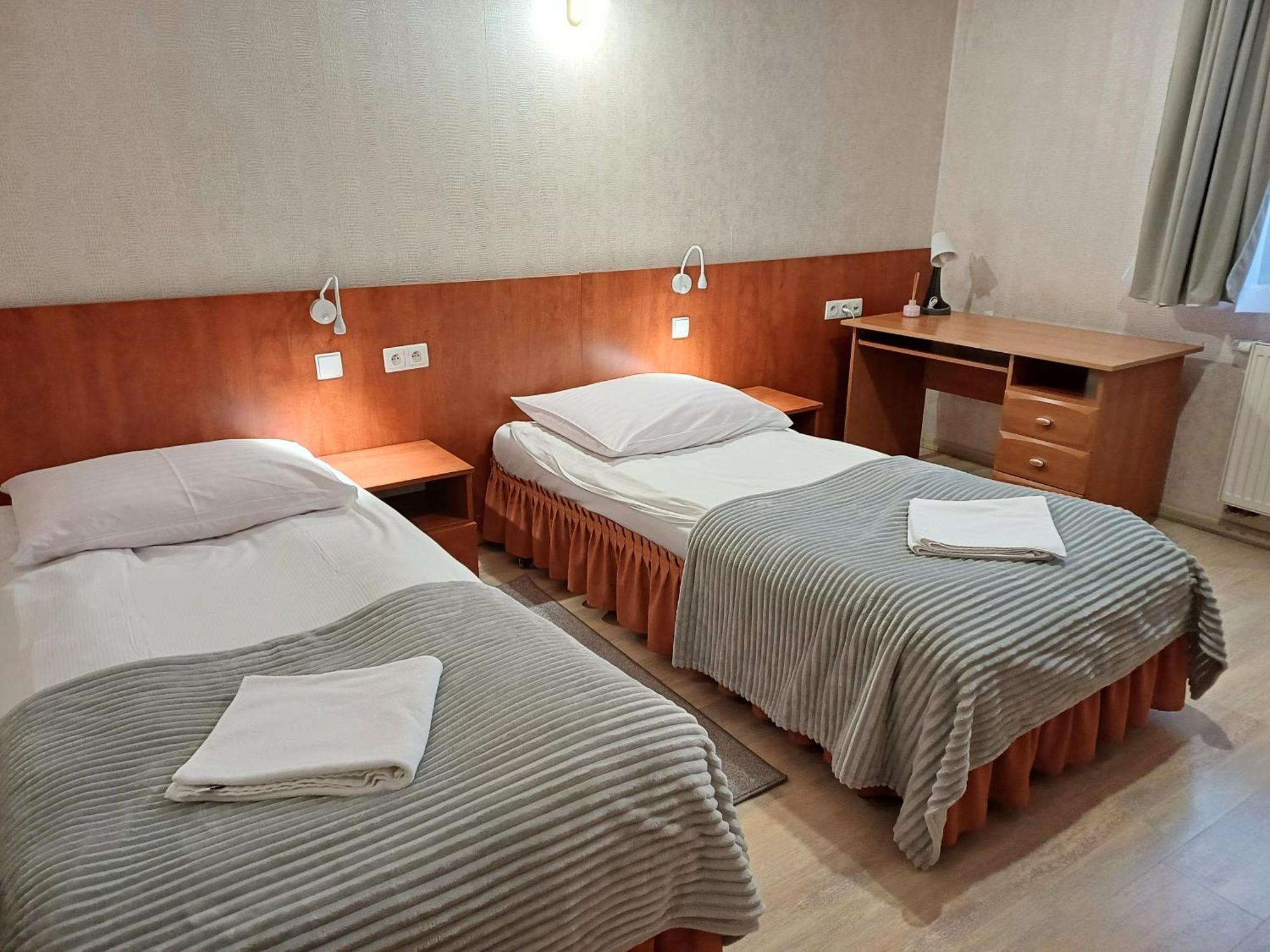 Hotel I Restauracja Borowianka Ostrow Wielkopolski Luaran gambar