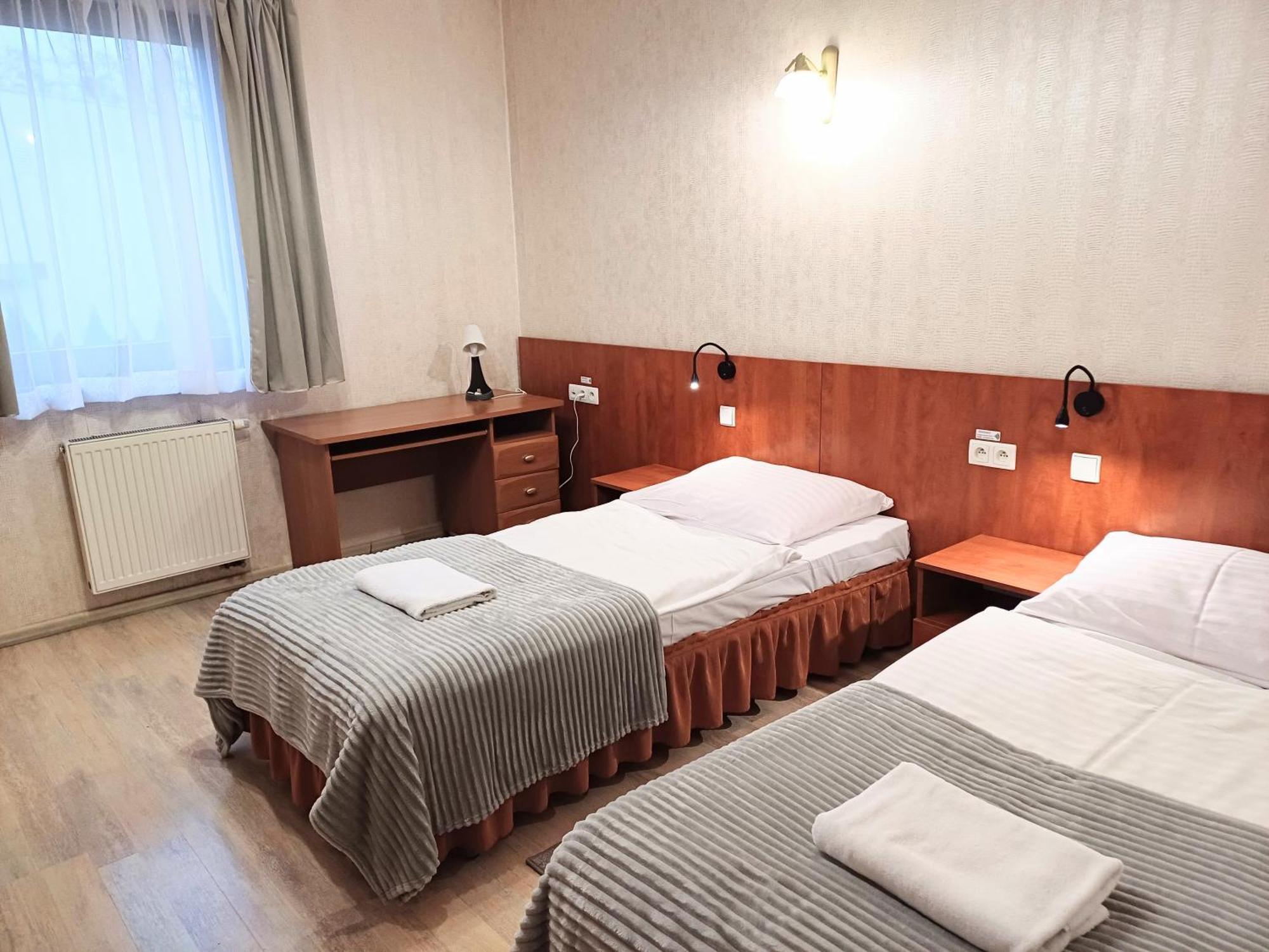 Hotel I Restauracja Borowianka Ostrow Wielkopolski Luaran gambar