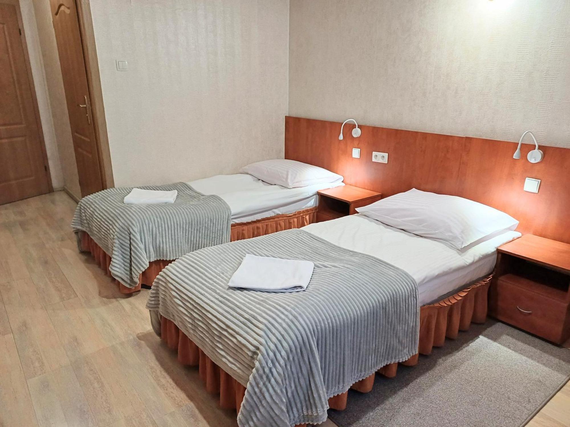 Hotel I Restauracja Borowianka Ostrow Wielkopolski Luaran gambar