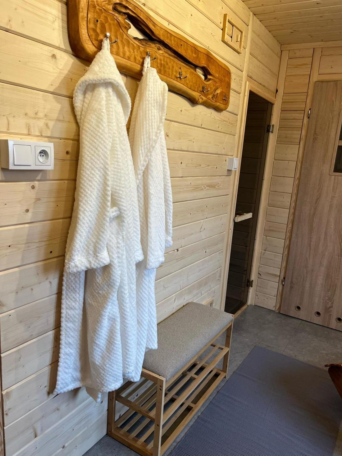 Hotel I Restauracja Borowianka Ostrow Wielkopolski Luaran gambar