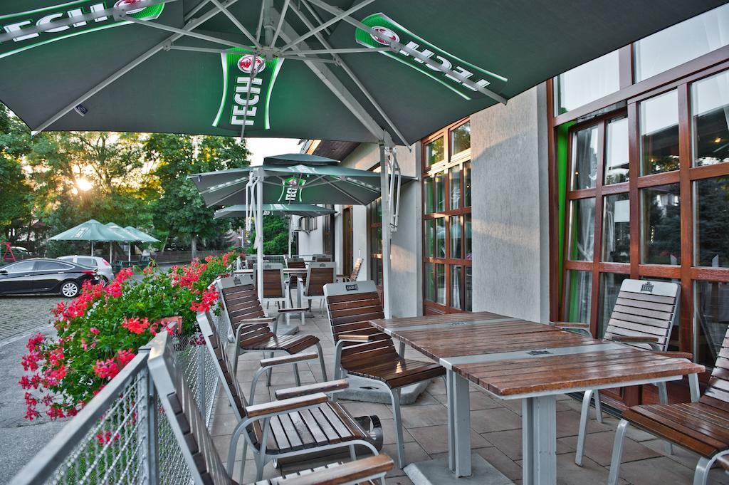 Hotel I Restauracja Borowianka Ostrow Wielkopolski Luaran gambar